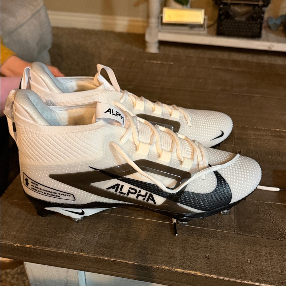 NEW Nike Men's Size 11.5 Alpha Menace 4 Elite D Football Cleats White Black NWOT - Picture 4 of 11